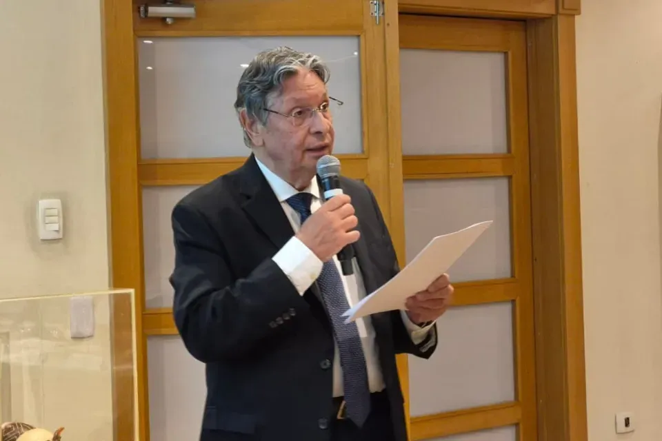 Akira Ishida, Luiz Eugênio Garcez e outros acadêmicos são homenageados em sessão da saudade da AMSP