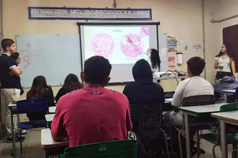 Alunos da rede municipal participam de atividades na USP de Bauru