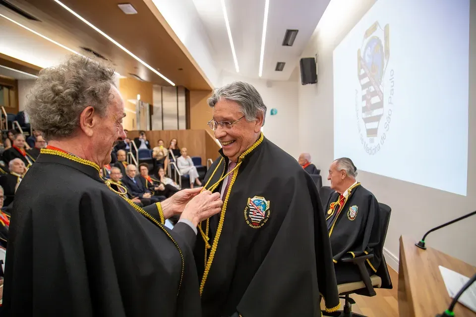 Antonio José Gonçalves toma posse na Academia de Medicina de São Paulo