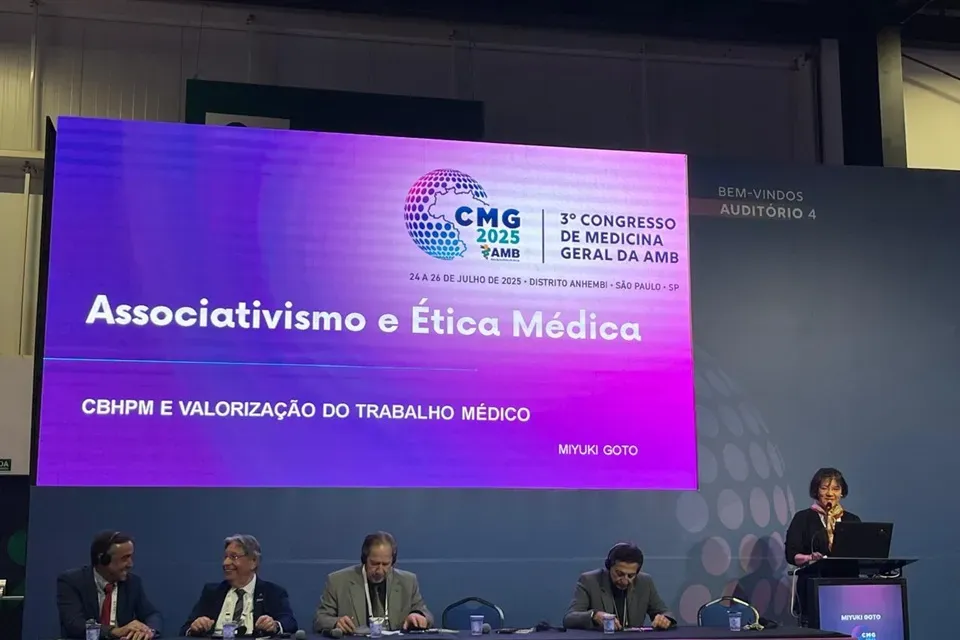 Associativismo e Ética Médica são discutidos no segundo dia de Congresso da AMB