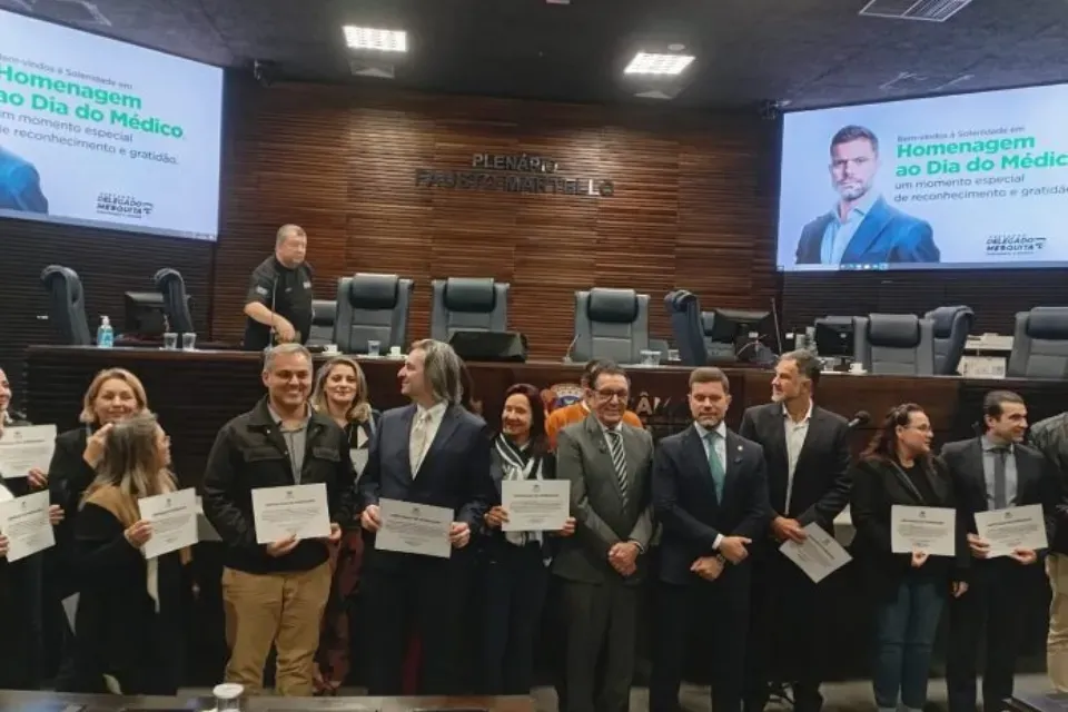 Câmara Municipal de Guarulhos promove homenagem aos médicos da cidade