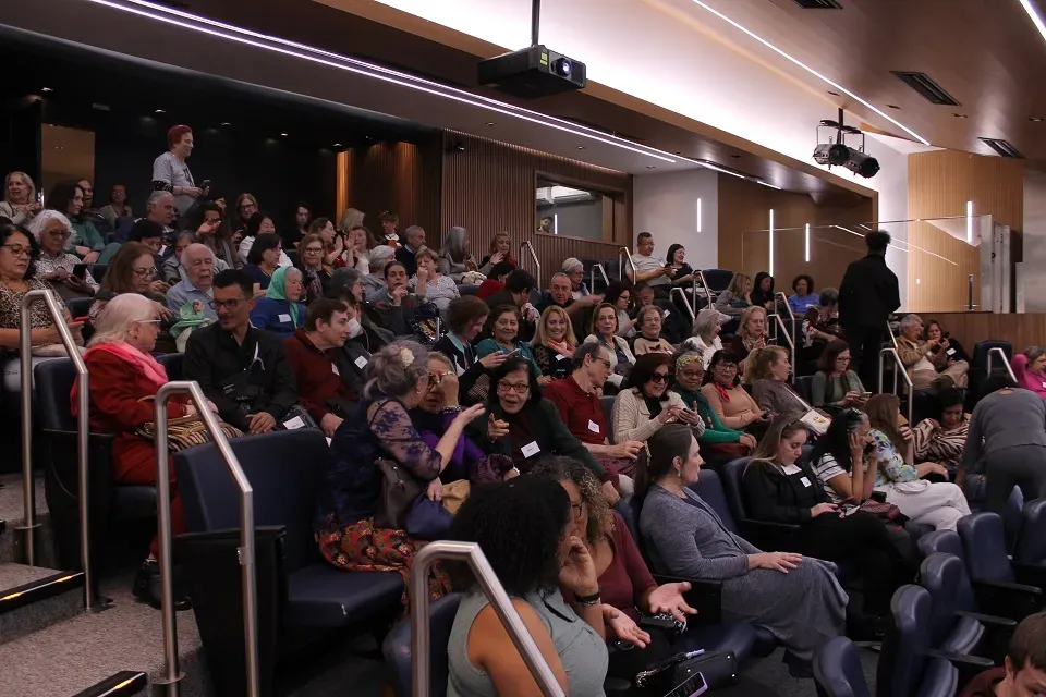 Chá com Cinema apresenta “Quanto mais quente melhor”