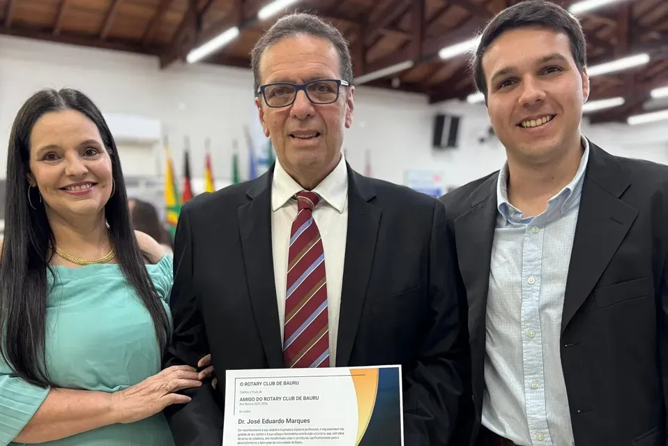 Diretor da 7ª Distrital recebe título de “Amigo do Ano” do Rotary Club de Bauru