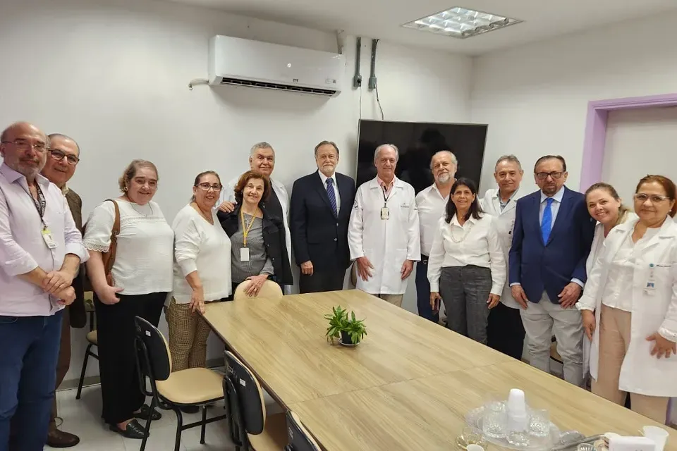 Diretores da APM visitam Hospital Guilherme Álvaro, de Santos