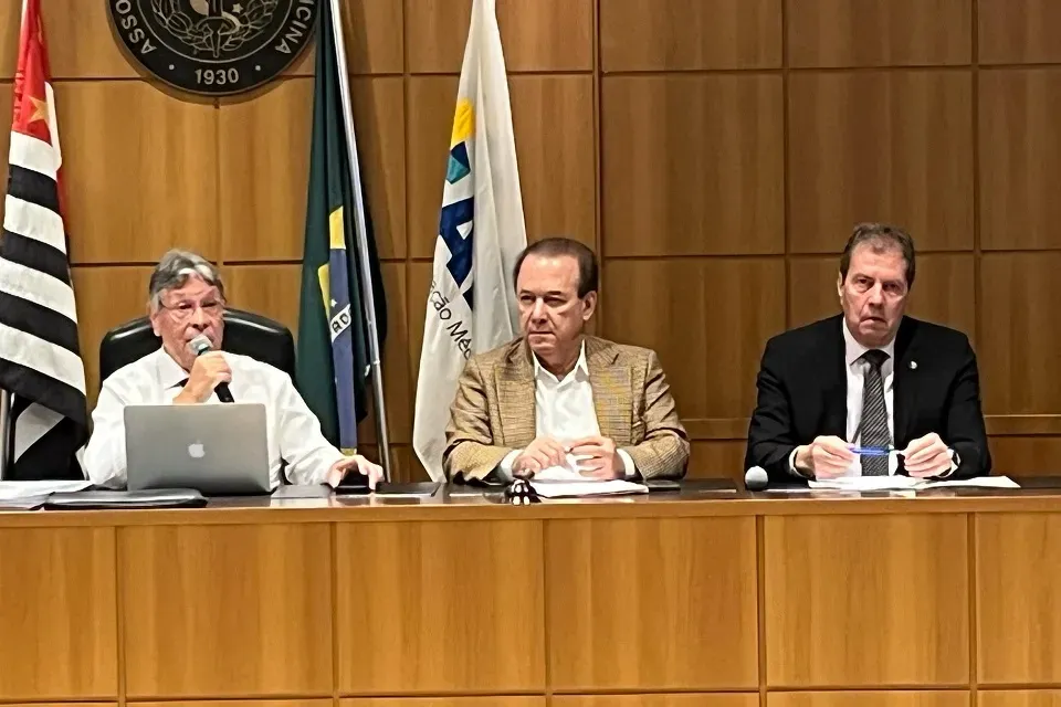 Eleuses Paiva participa da Reunião de Diretoria da APM
