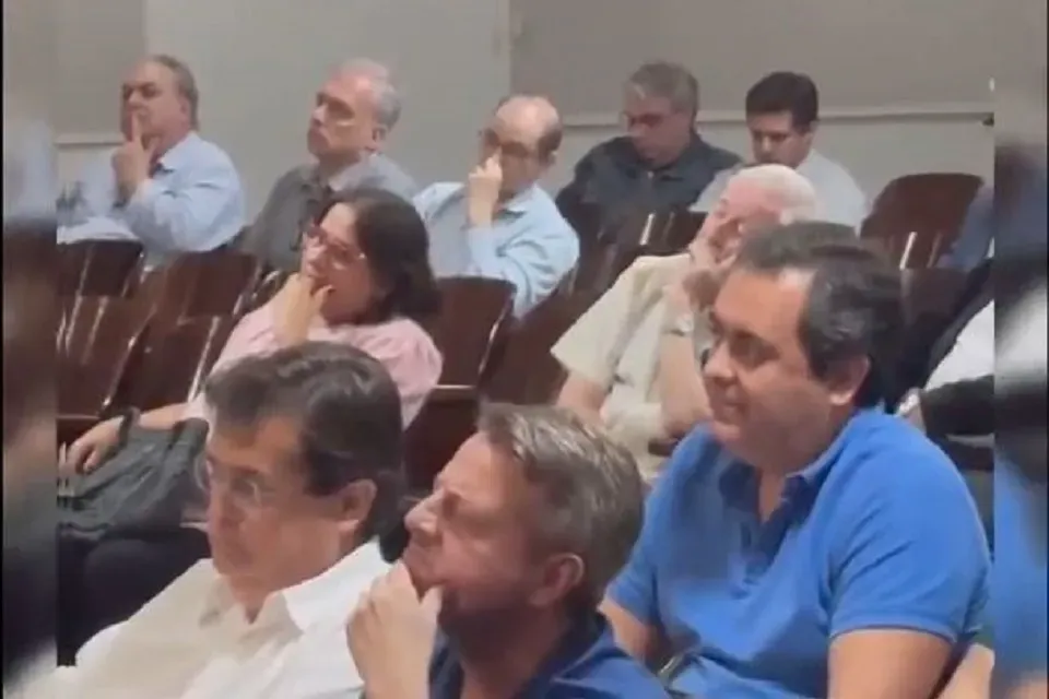 Encontro em Santos reúne médicos e autoridades públicas