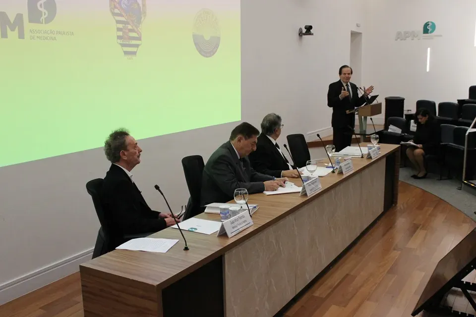 Evento cultural na APM promove integração entre Academia de Medicina de São Paulo e Academia Cristã de Letras