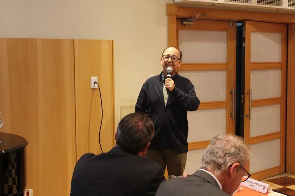 “Evolução da coluna, aquisição da lordose e dor nas costas” são temas da tertúlia de junho