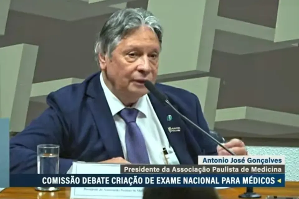 Exame de Proficiência: Presidente da APM participa de audiência pública no Senado