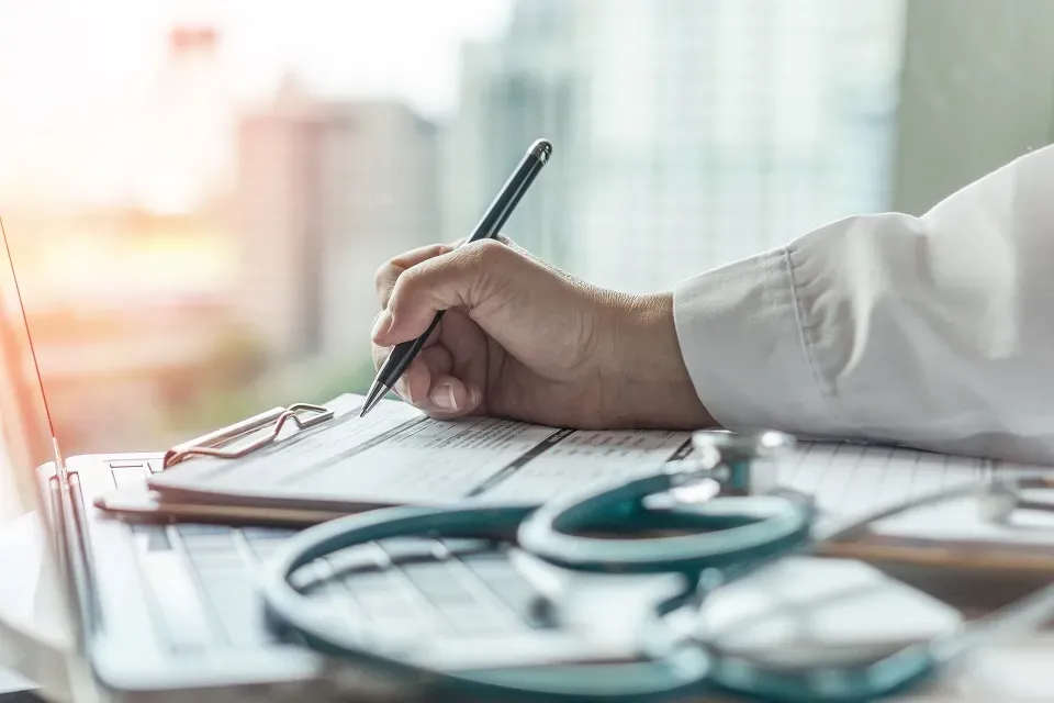 Exame Nacional de Avaliação da Formação Médica do MEC não deve ser confundido com Exame de Proficiência