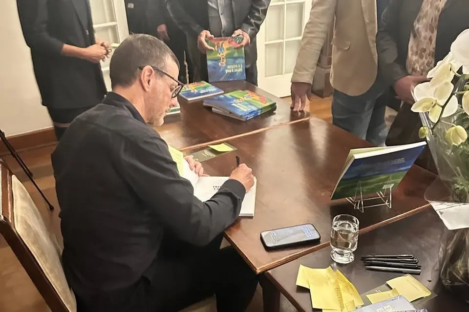 Itapira recebe apresentação do livro “Entre o divã e o bisturi” neste sábado