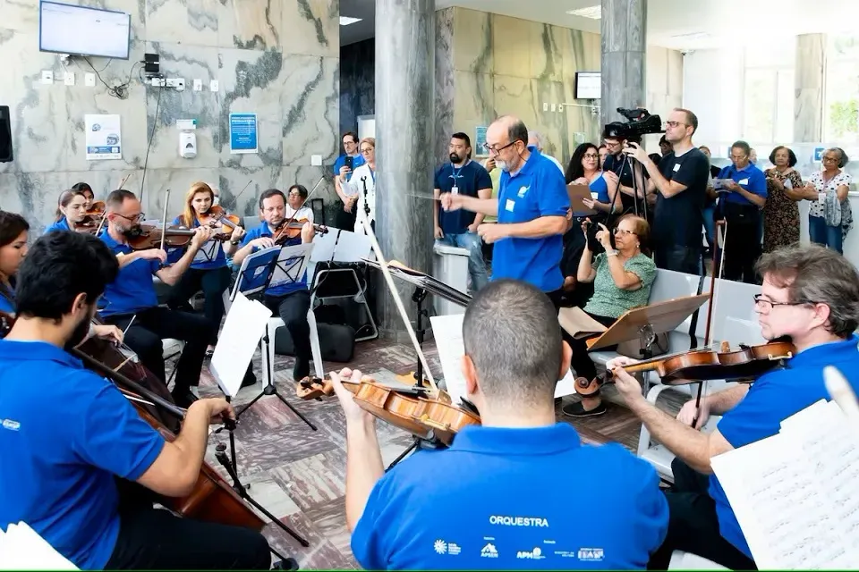 Médicos realizam concerto para alunos de escolas públicas