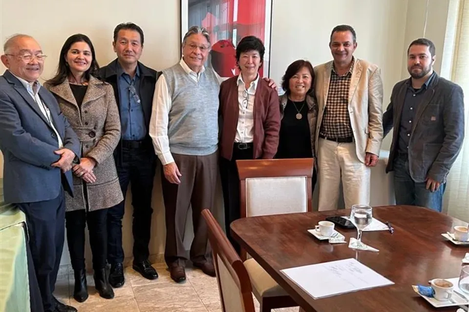 Membros do CQH se reúnem com o presidente da APM