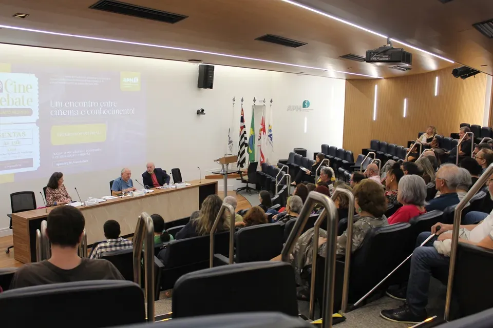 “O Golpe de Mestre” é destaque do Cine Debate de agosto