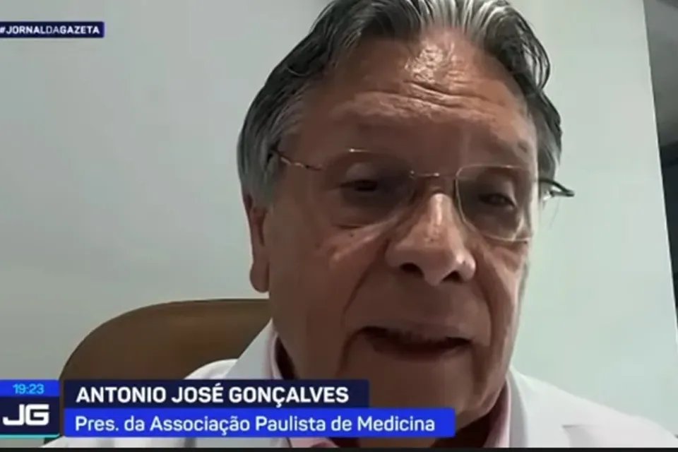 Presidente da APM fala sobre Enamed e demais questões referentes à educação médica à TV Gazeta