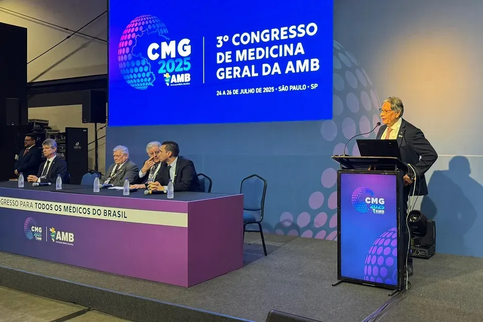Presidente da APM participa da abertura do 3º Congresso de Medicina Geral da AMB