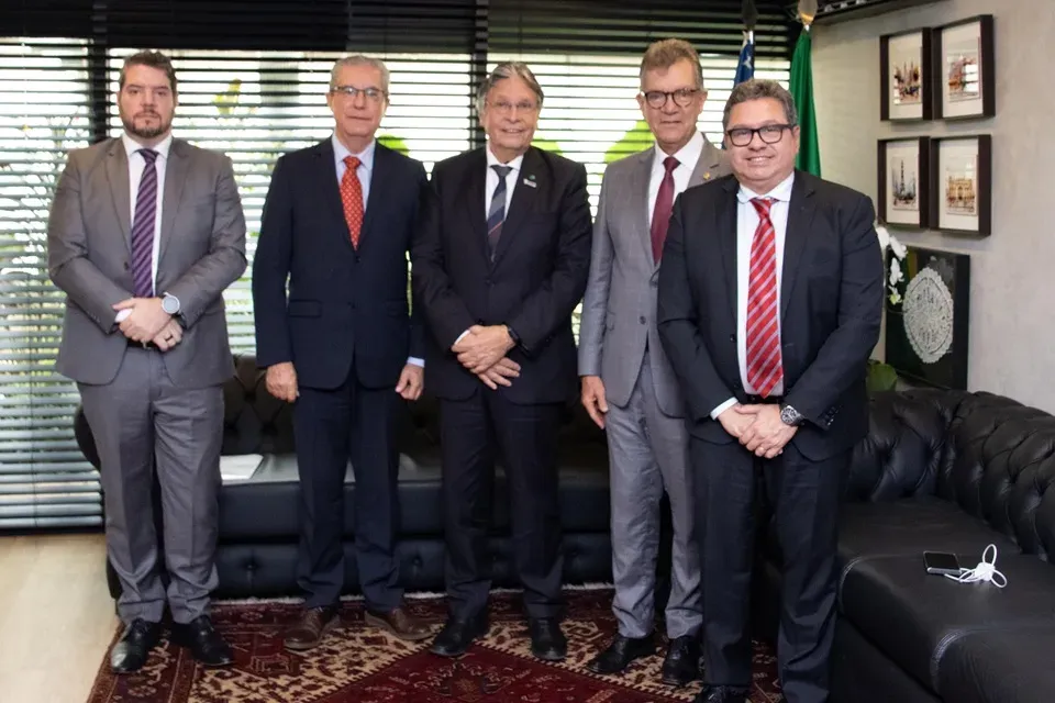 Presidente da APM participa de reunião com o senador Laércio Oliveira