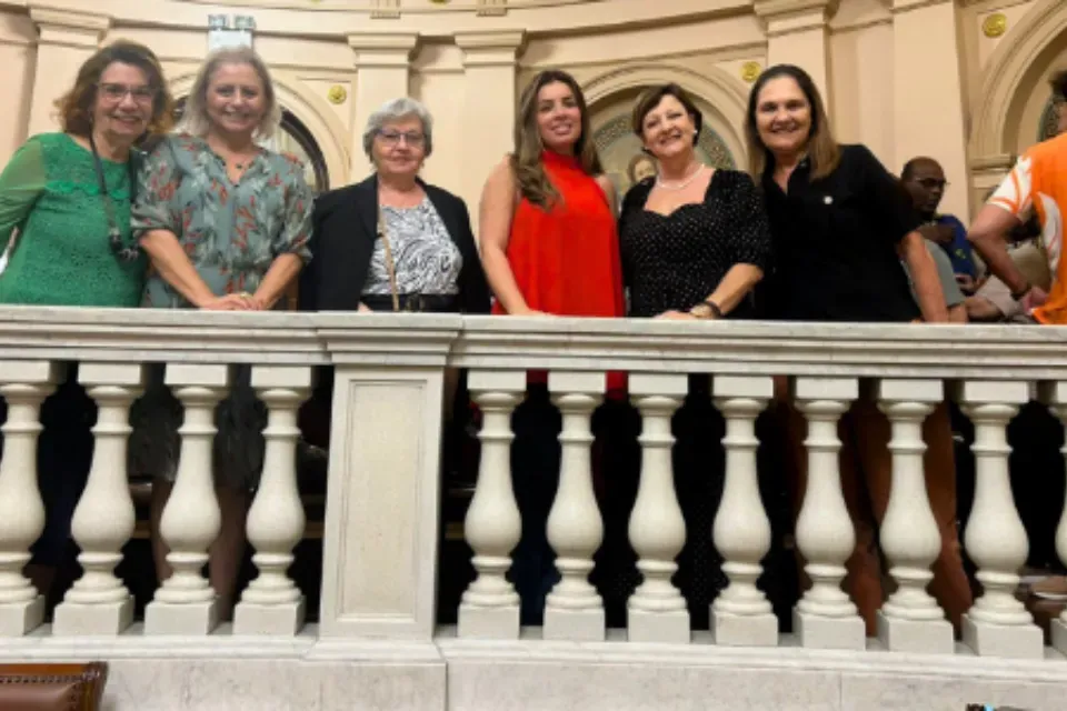 Santos: Diretora da Regional é homenageada pela Prefeitura