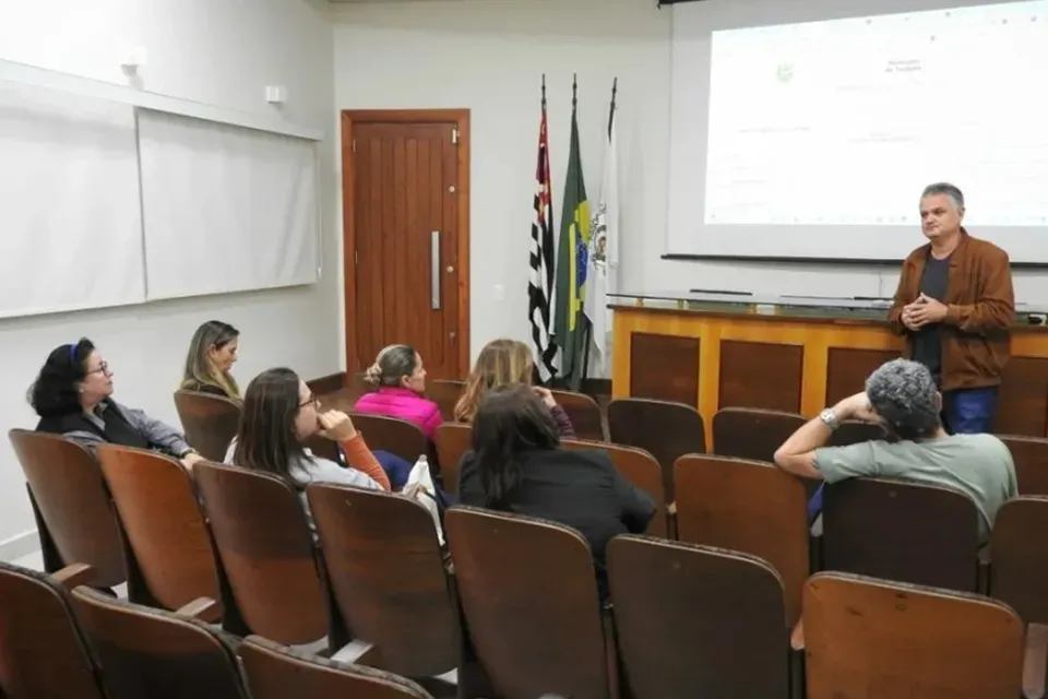 Servidores municipais de Saúde se reúnem em Taubaté